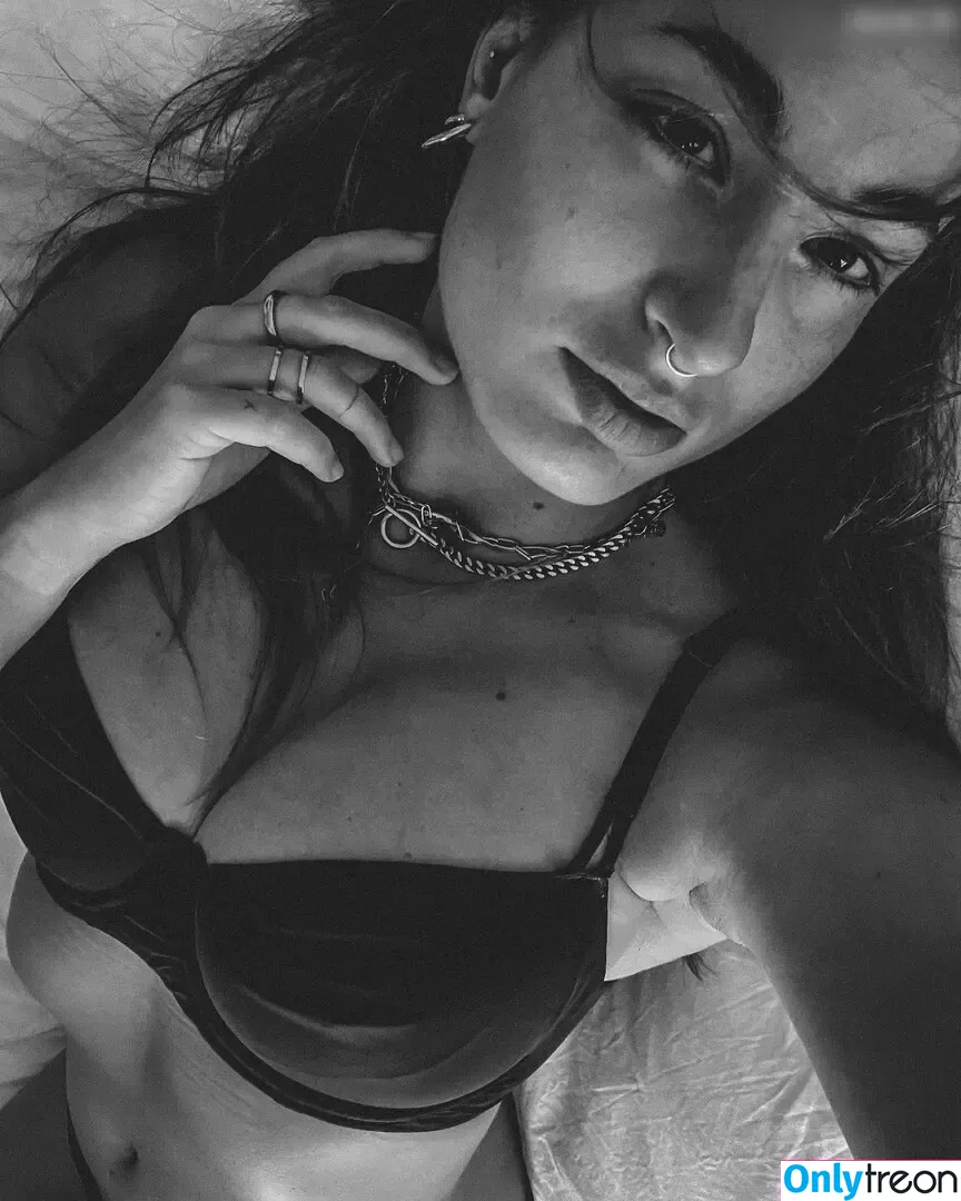 Julia Sophie nude photo #0025 (sophieandjune)