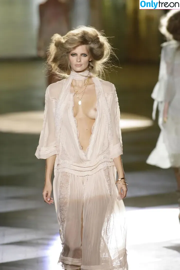 Julia Stegner голая photo #0031 (juliastegner)