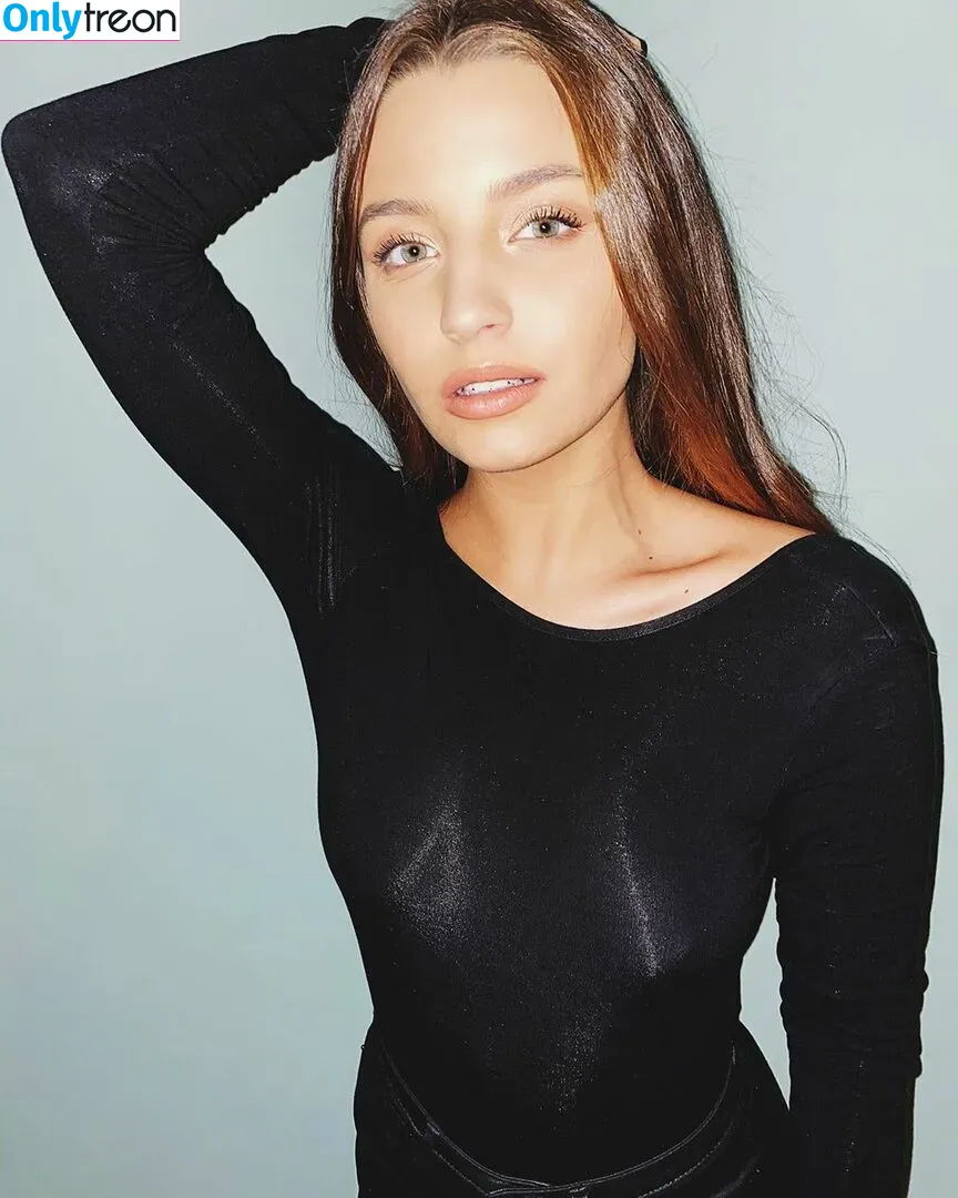 Julia Wieniawa nude photo #0142 (Narkiewicz / juliawieniawa)