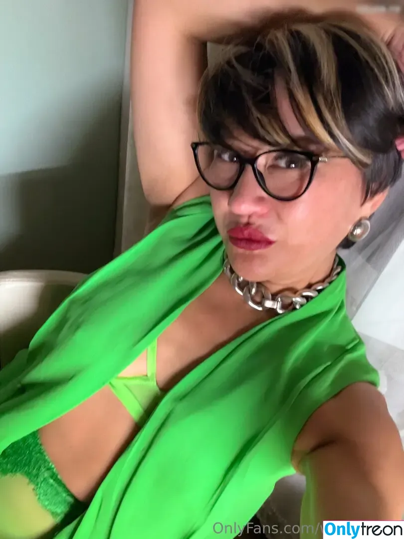 Julia Woo голая photo #0534 (Julia Woo)