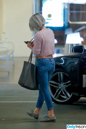 Julianne Hough / juleshough nude photo #1353