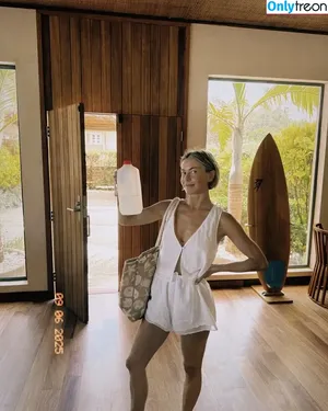 Julianne Hough / juleshough nude photo #1752