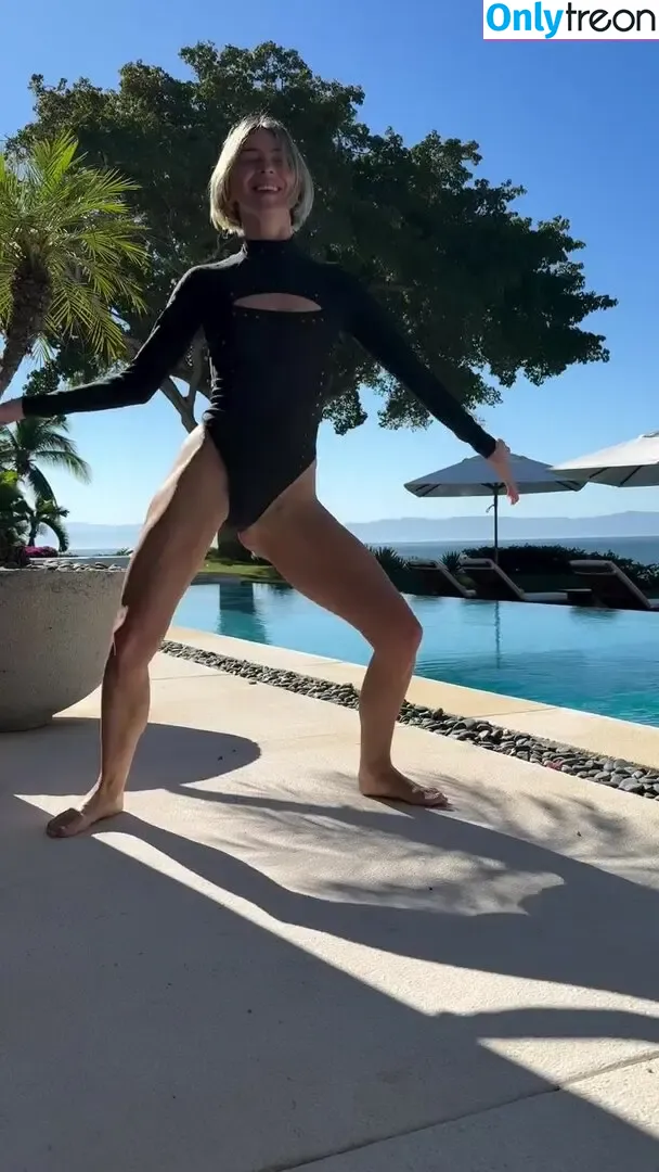 Julianne Hough nude photo #1313 (juleshough)