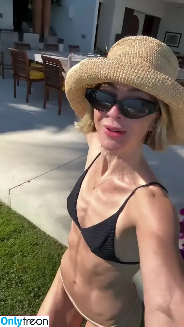 Julianne Hough nude photo #1318 (juleshough)