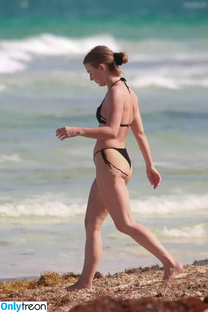 Julianne Hough nude photo #1442 (juleshough)