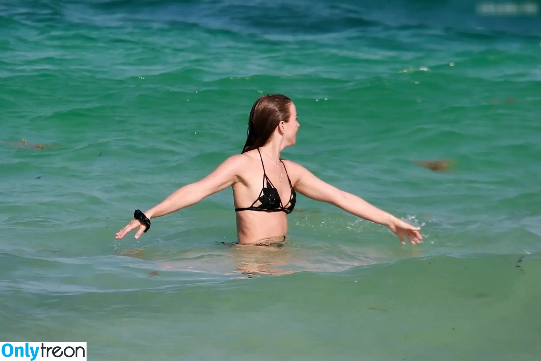 Julianne Hough nude photo #1452 (juleshough)