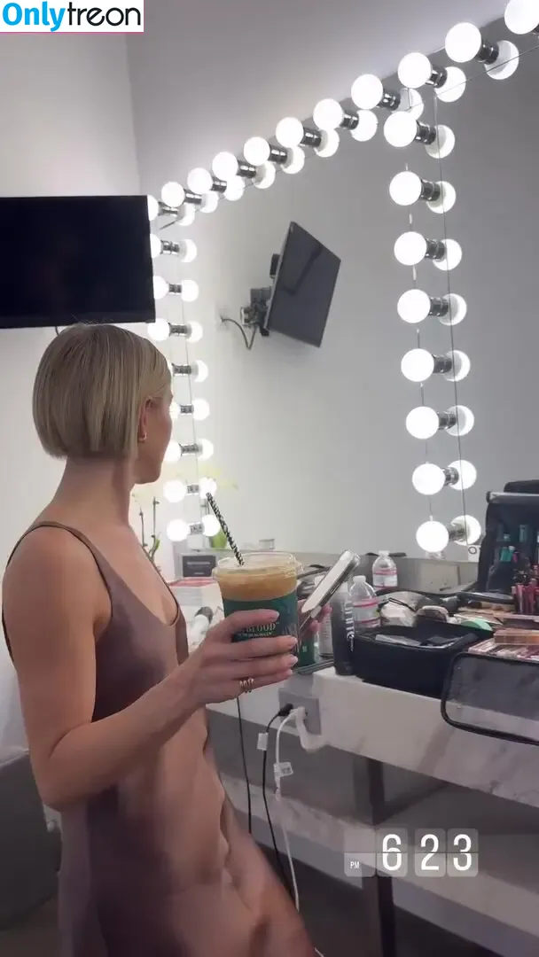 Julianne Hough nude photo #1465 (juleshough)