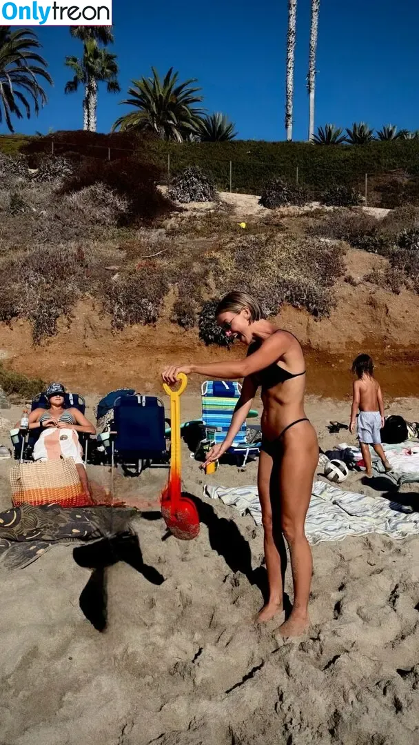 Julianne Hough nude photo #1709 (juleshough)