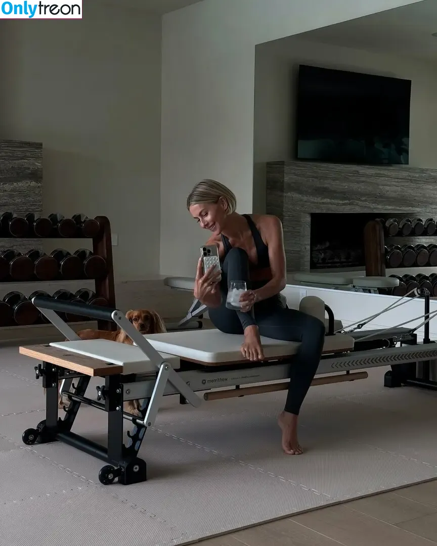 Julianne Hough nude photo #1738 (juleshough)