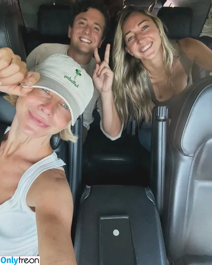Julianne Hough nude photo #1749 (juleshough)