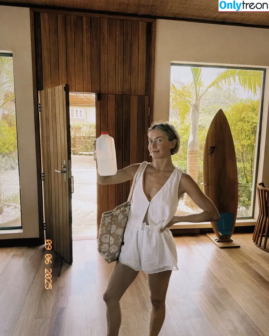 Julianne Hough nude photo #1752 (juleshough)