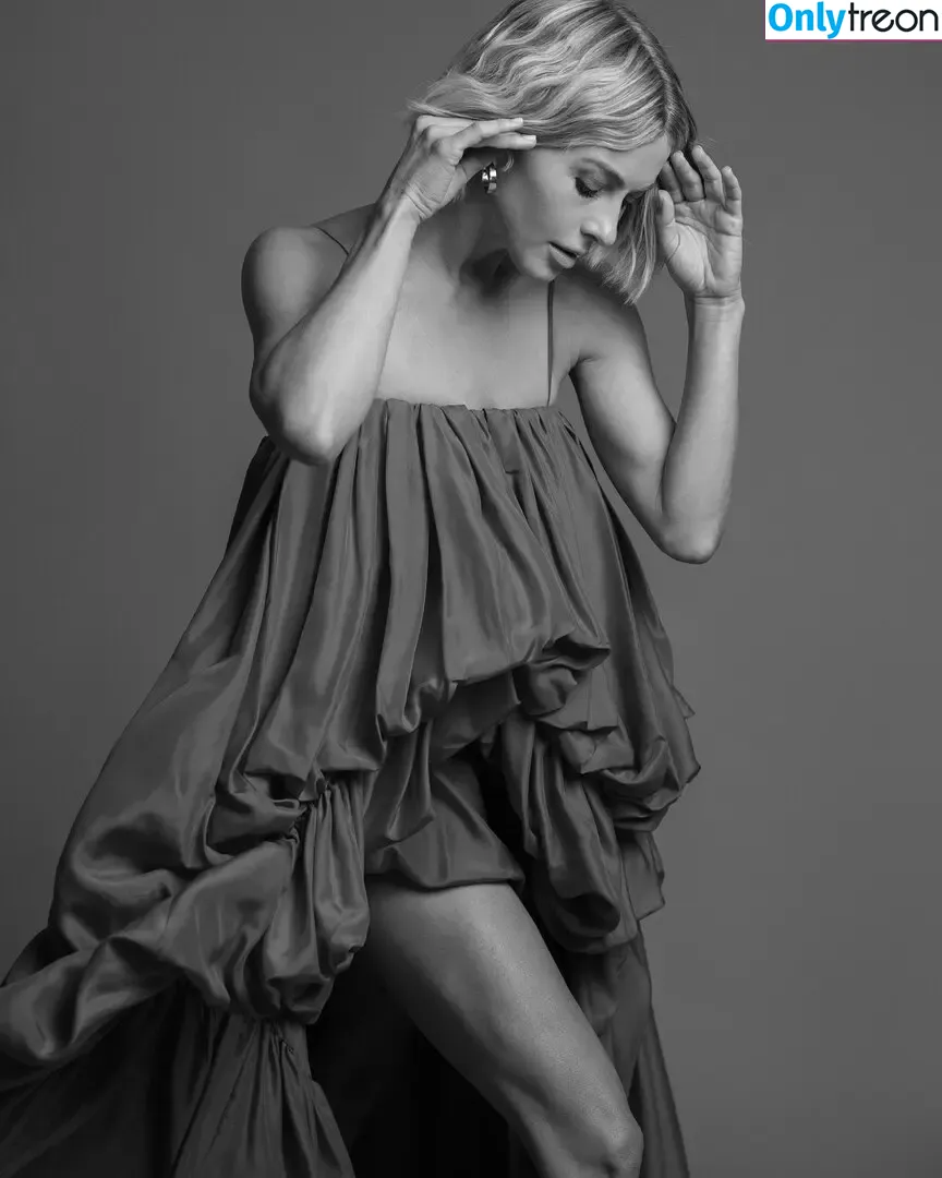 Julianne Hough nude photo #1769 (juleshough)