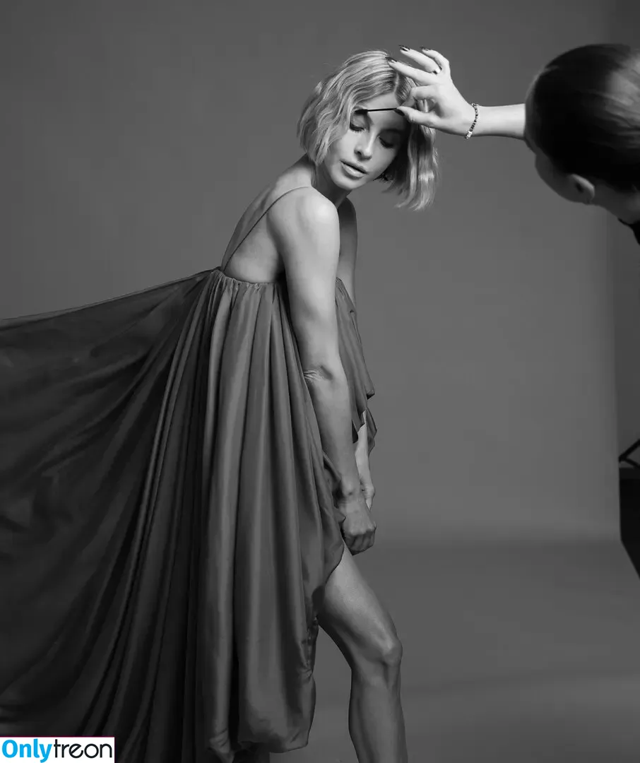 Julianne Hough nude photo #1776 (juleshough)