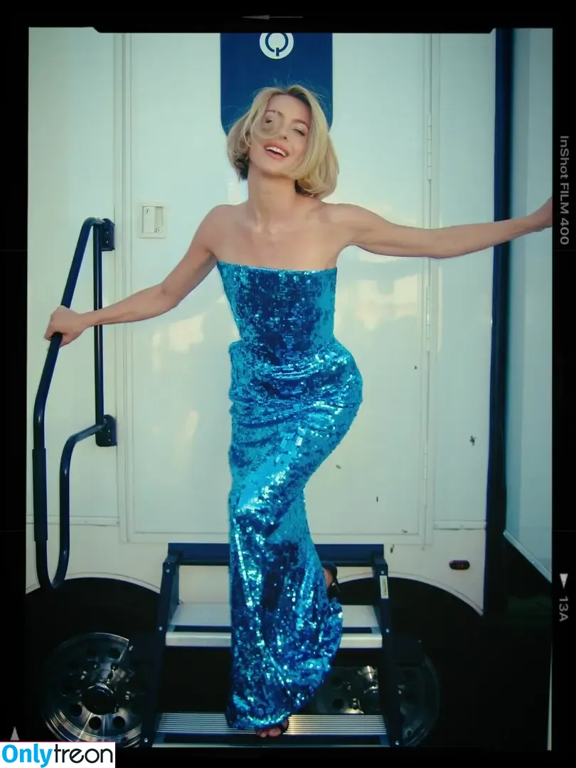 Julianne Hough nude photo #1825 (juleshough)
