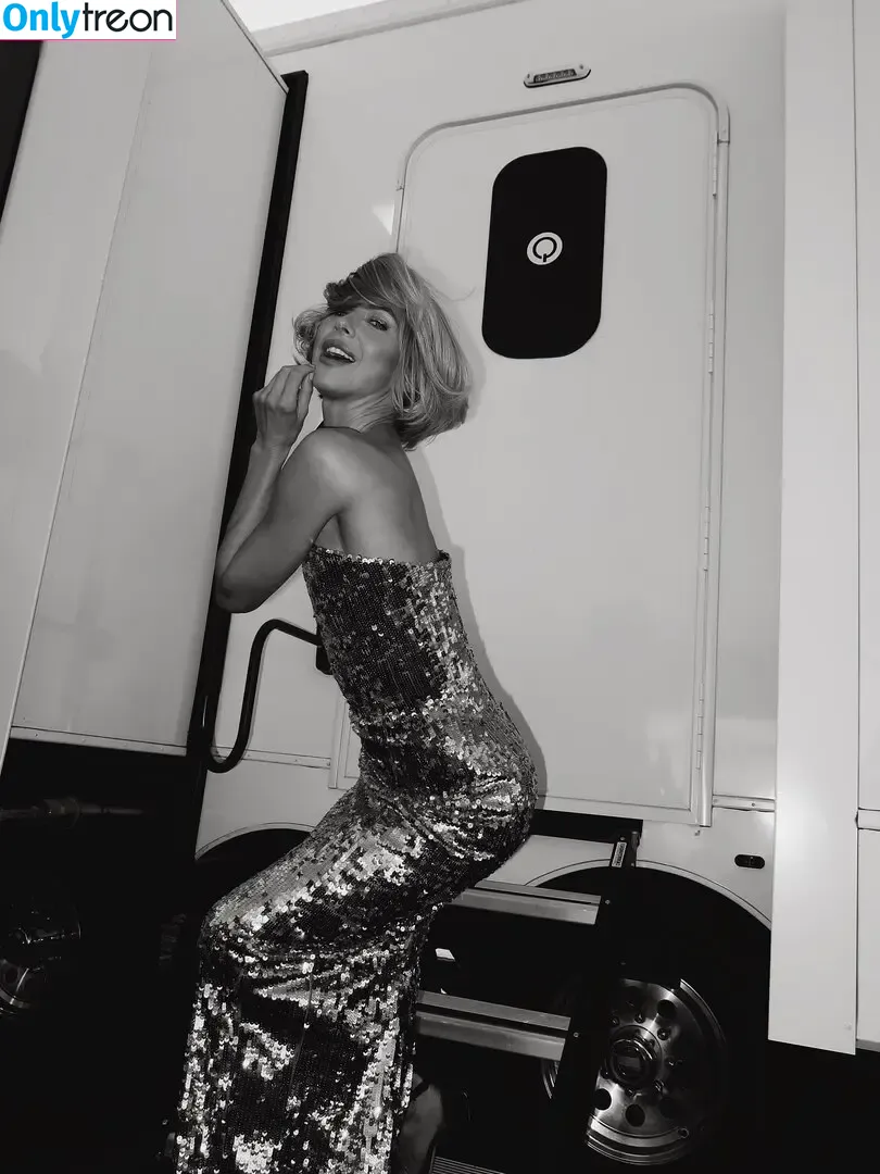 Julianne Hough nude photo #1827 (juleshough)