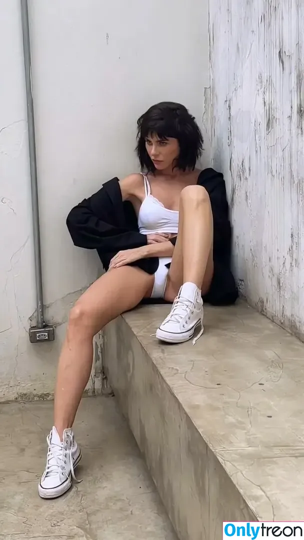Julianne Trevisol nude photo #0118 (juliannetrevisol)