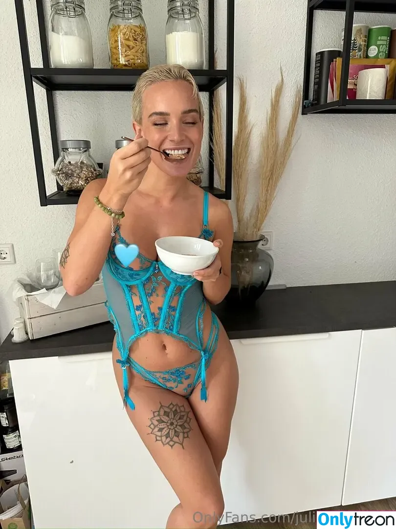 juliaroemmelt nude photo #0001 (juliaroemmelt)