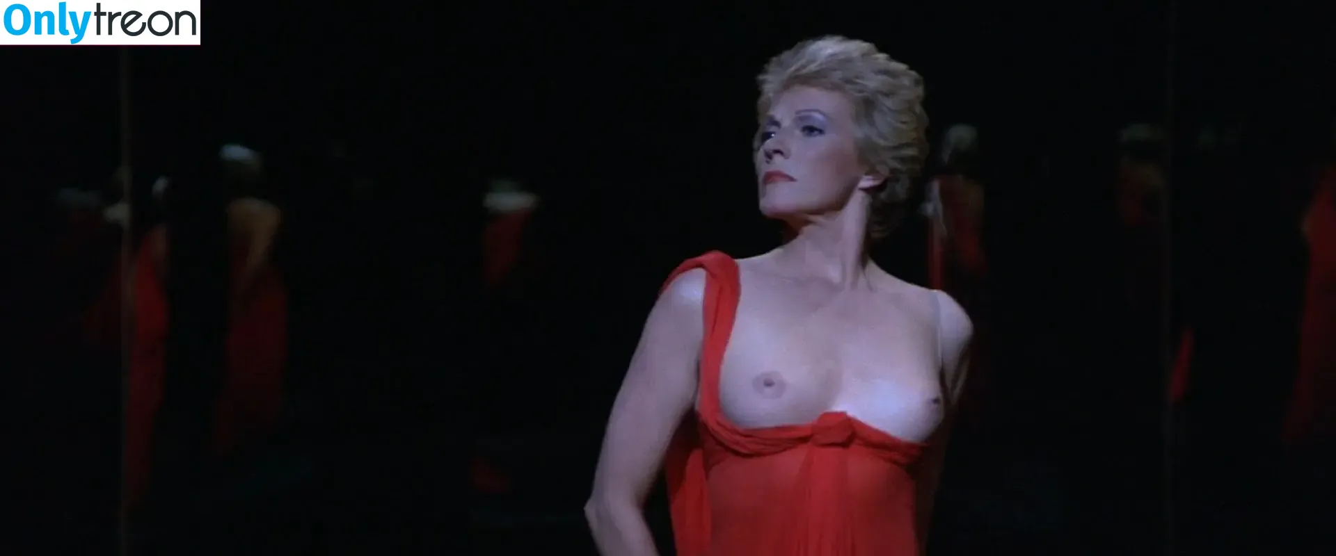 Julie Andrews nude photo #0001 (jnj.andrews / julieandrews)