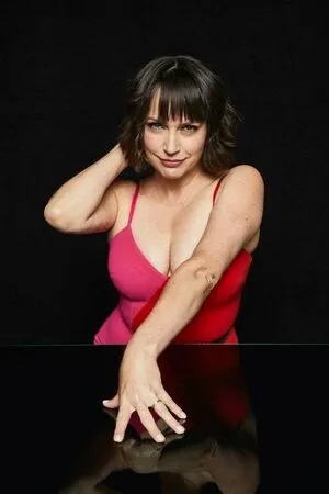 Julie Ann Emery / julieannemery фото голая #0001