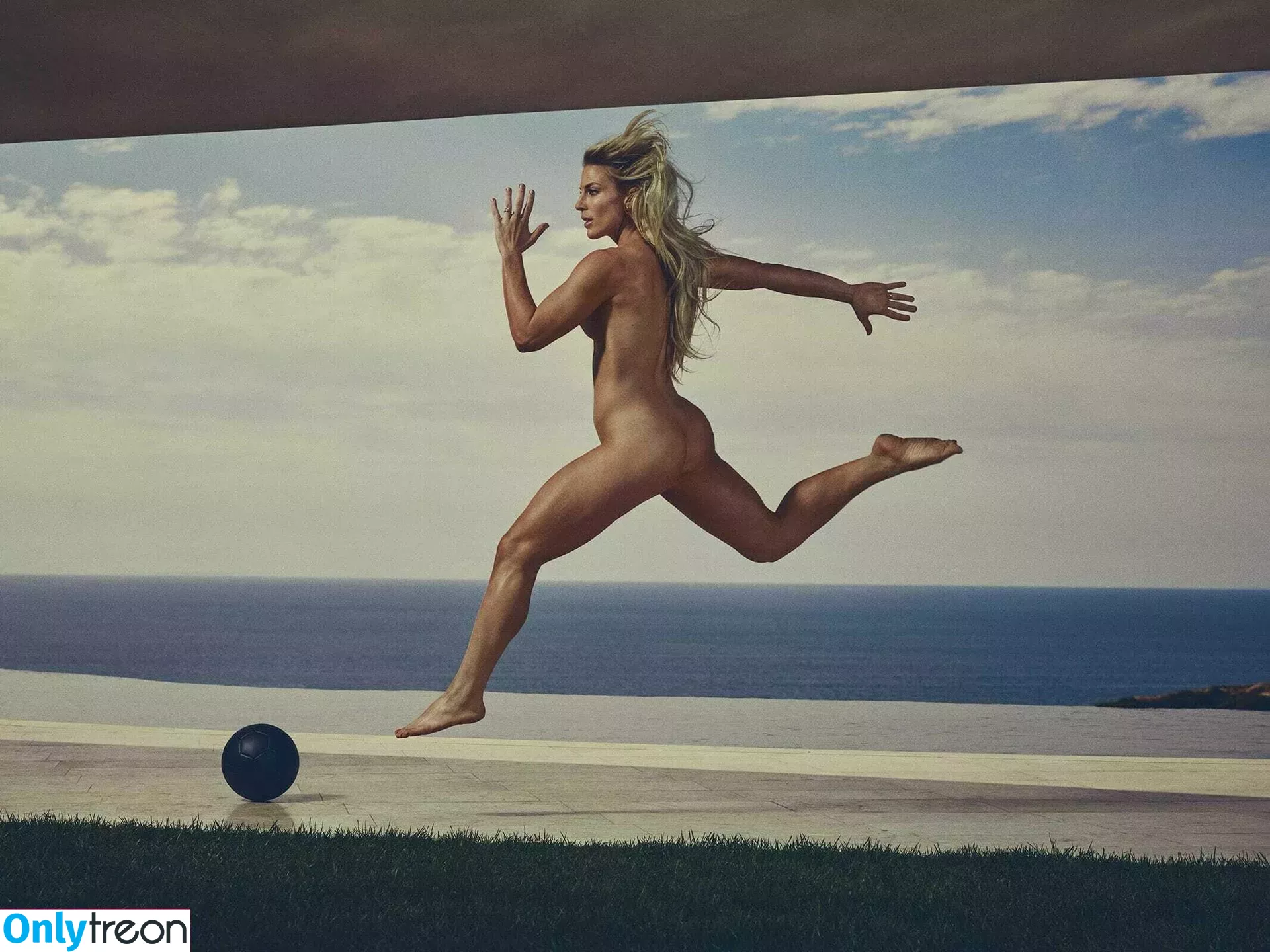 Julie Ertz голая photo #0004 (julieertz)