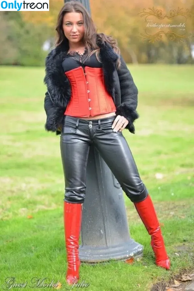 Julie Skyhigh голая photo #0009 (julieskyhighofficial)