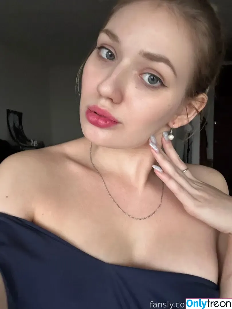 JulieMiss nude photo #0005 (julie__hojdyszova)