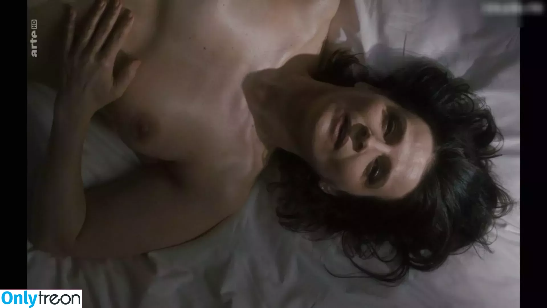 Juliette Binoche nude photo #0070 (juliettebinoche)