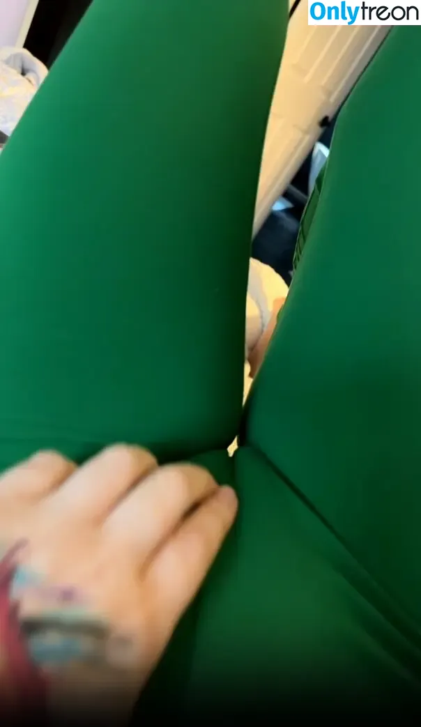 Juliewiththebooty nude photo #0022 (Juliewiththecake)