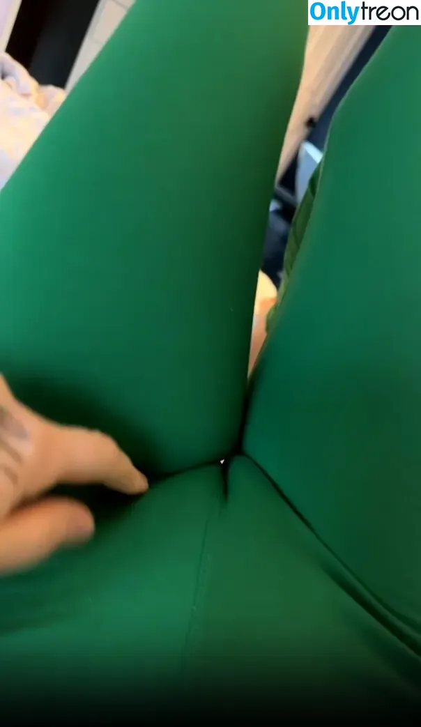 Juliewiththebooty nude photo #0023 (Juliewiththecake)