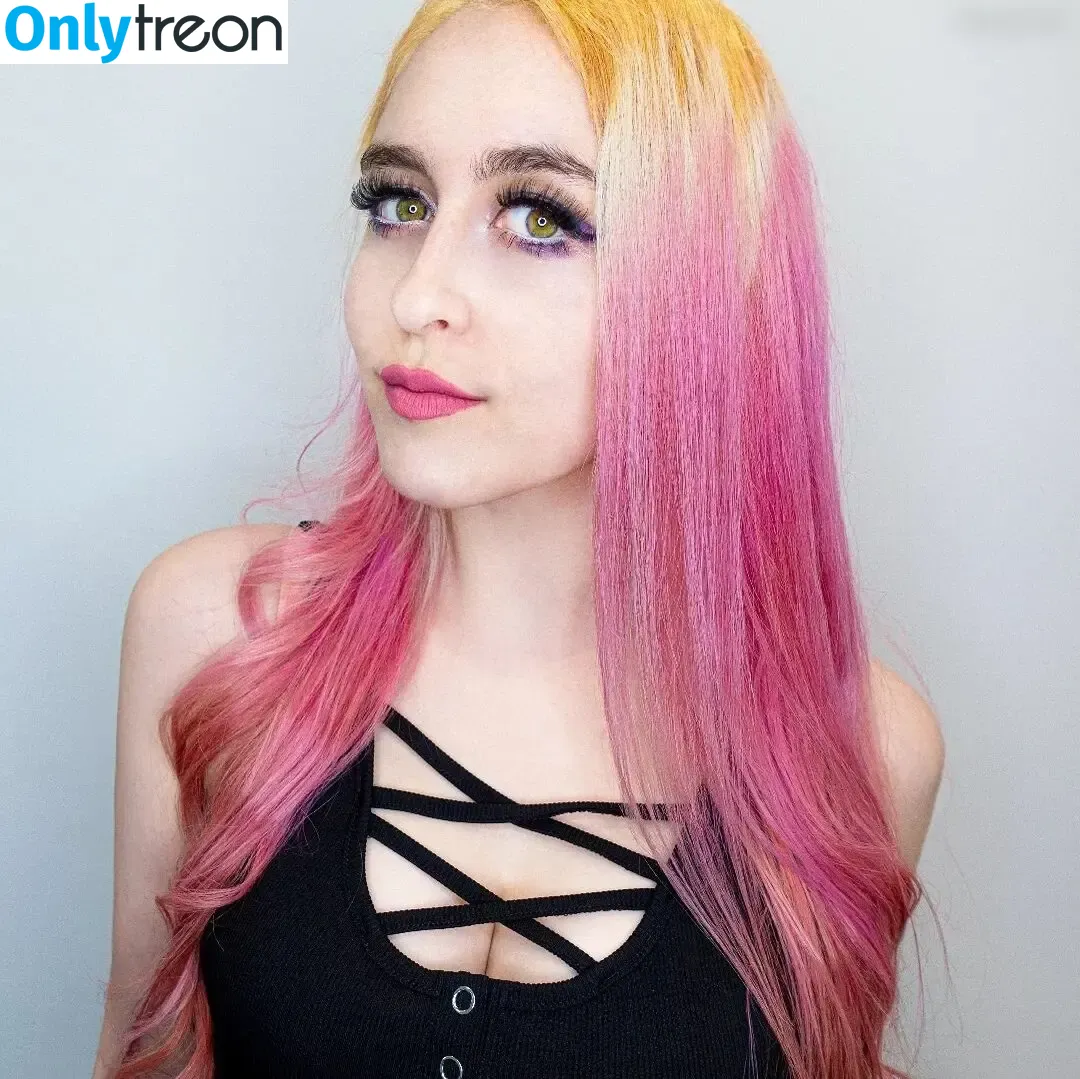 Juliversal nude photo #0011 (Juliversal)