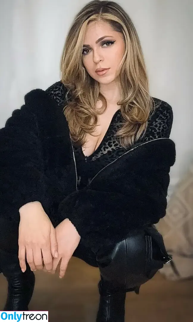 julsgalaxyy nude photo #0026 (julsgalaxyy)
