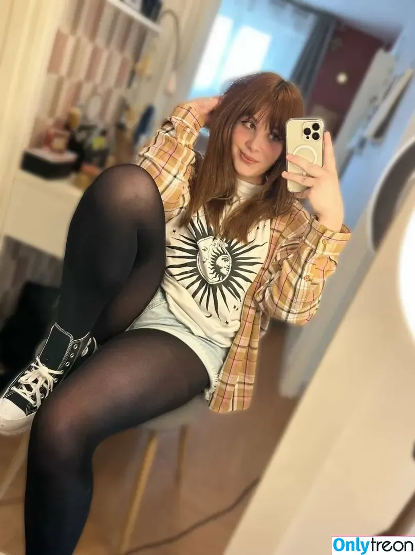 June Fembug nude photo #0003 (faecuddlebug)