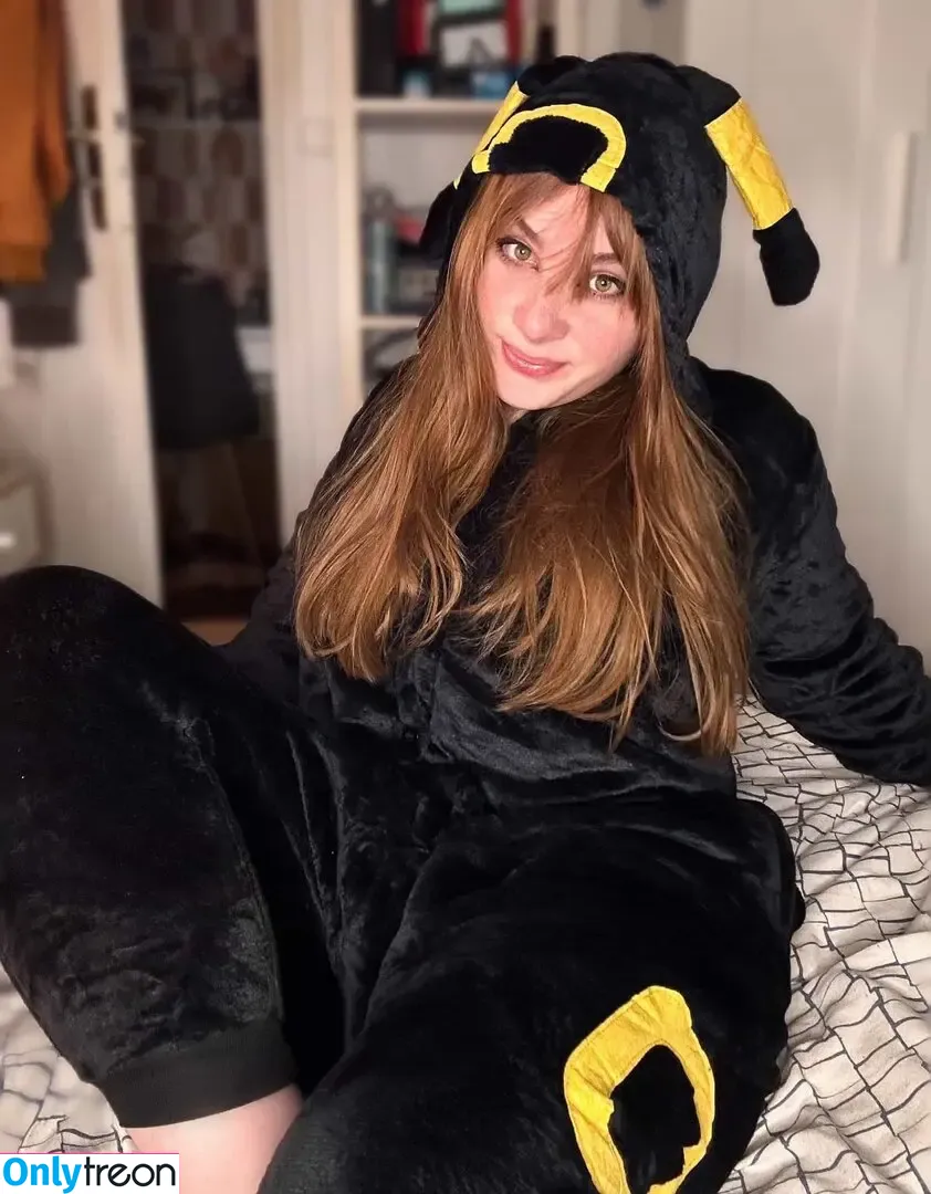 June Fembug голая photo #0054 (faecuddlebug)