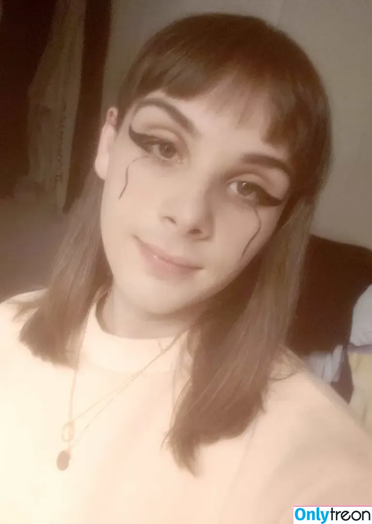 June Fembug голая photo #0059 (faecuddlebug)