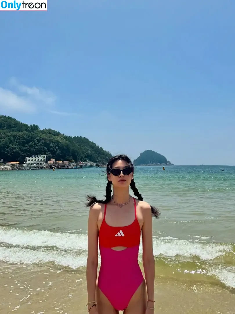Jung Ho-yeon nude photo #0245 (hoooooyeony / xo_yeri)