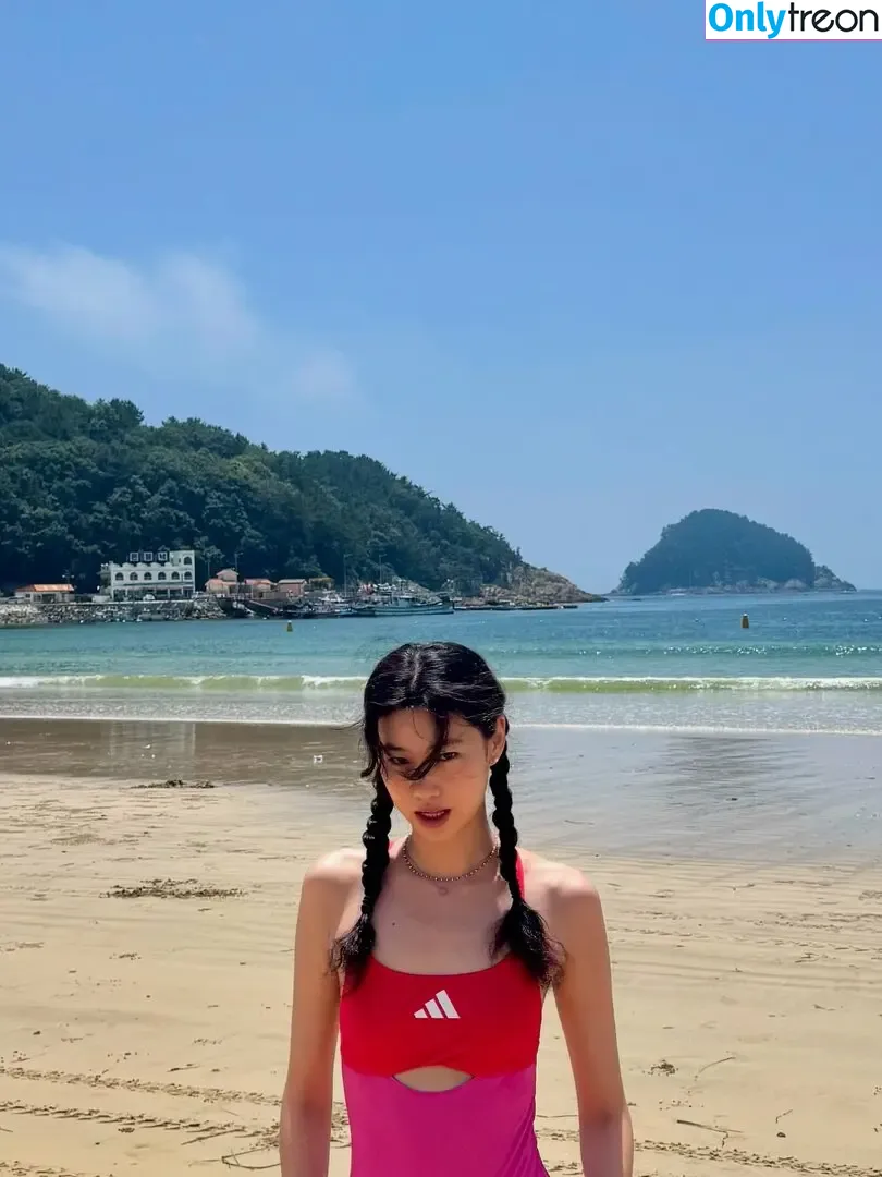 Jung Ho-yeon nude photo #0249 (hoooooyeony / xo_yeri)