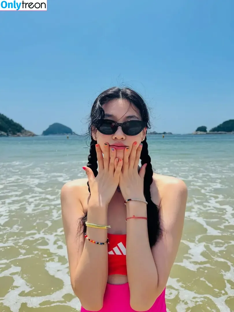 Jung Ho-yeon nude photo #0250 (hoooooyeony / xo_yeri)
