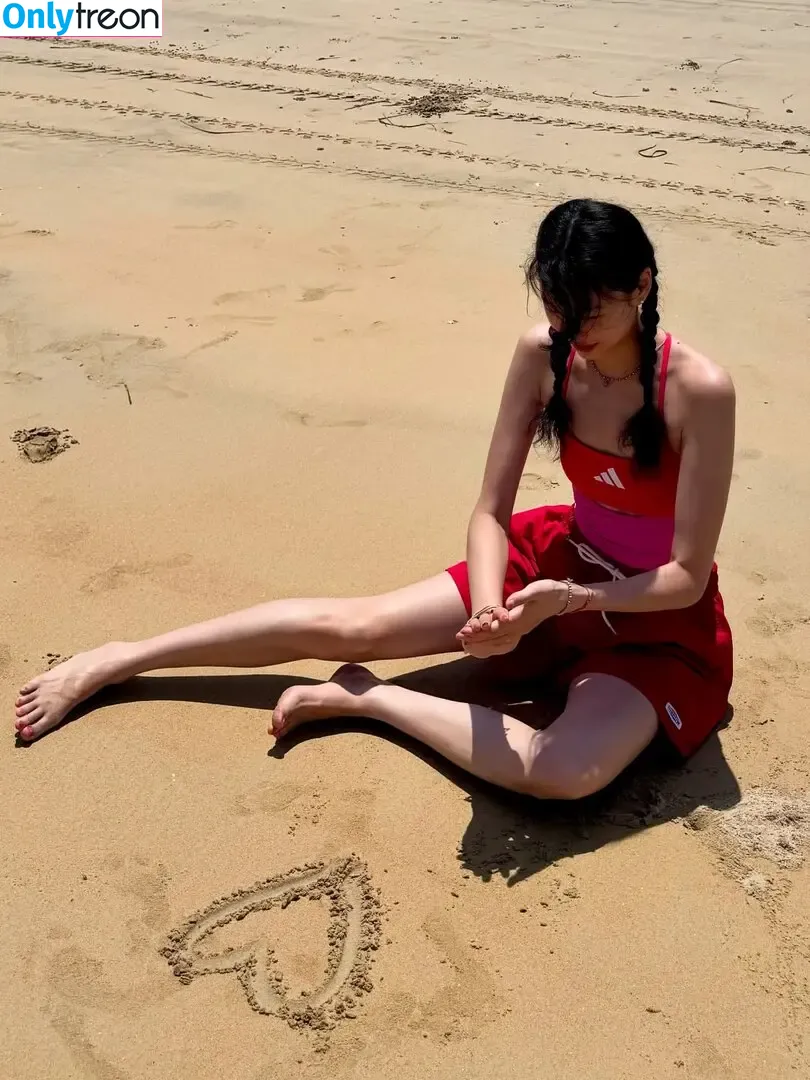 Jung Ho-yeon nude photo #0252 (hoooooyeony / xo_yeri)