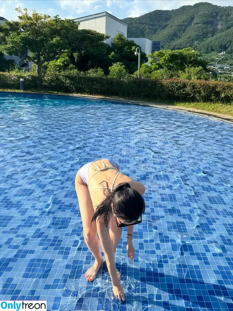 Jung Ho-yeon nude photo #0257 (hoooooyeony / xo_yeri)