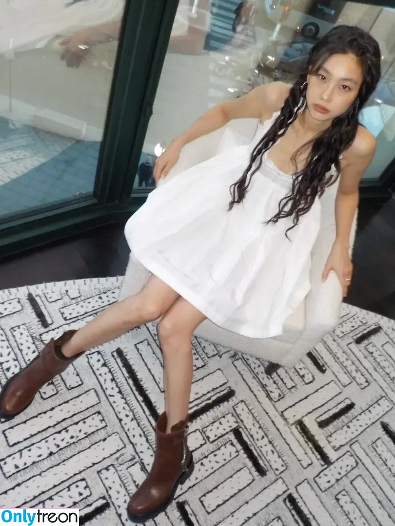 Jung Ho-yeon nude photo #0279 (hoooooyeony / xo_yeri)