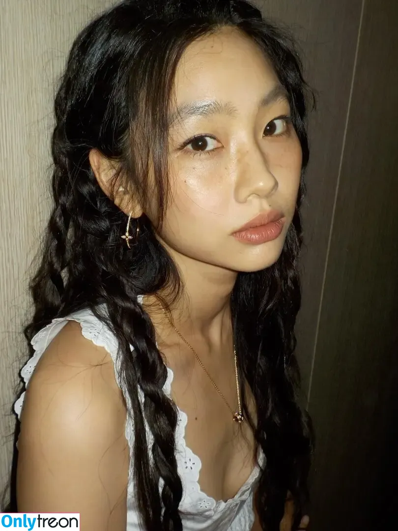 Jung Ho-yeon nude photo #0282 (hoooooyeony / xo_yeri)