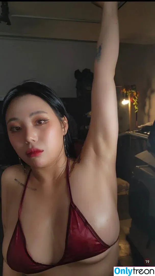 Jung Hye Bin nude photo #0026 (yourxhiii / 상쾌하이)