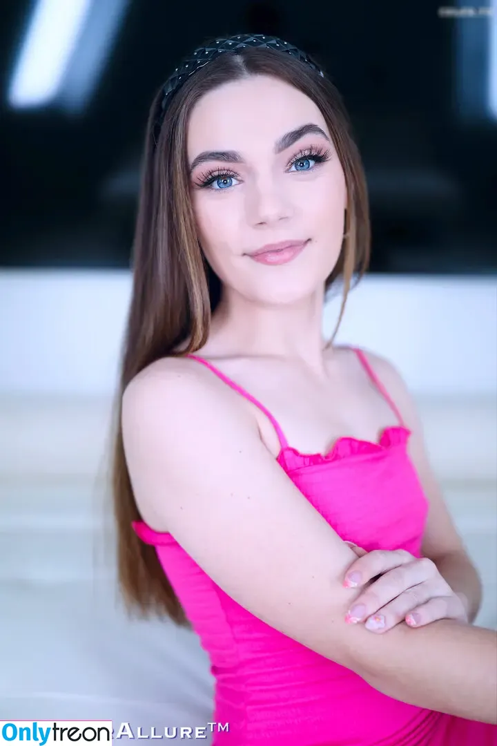 Juniper Ren nude photo #0583 (PetiteComer / PlaywithJuni / juni_thepuppy / pup_juniperren)