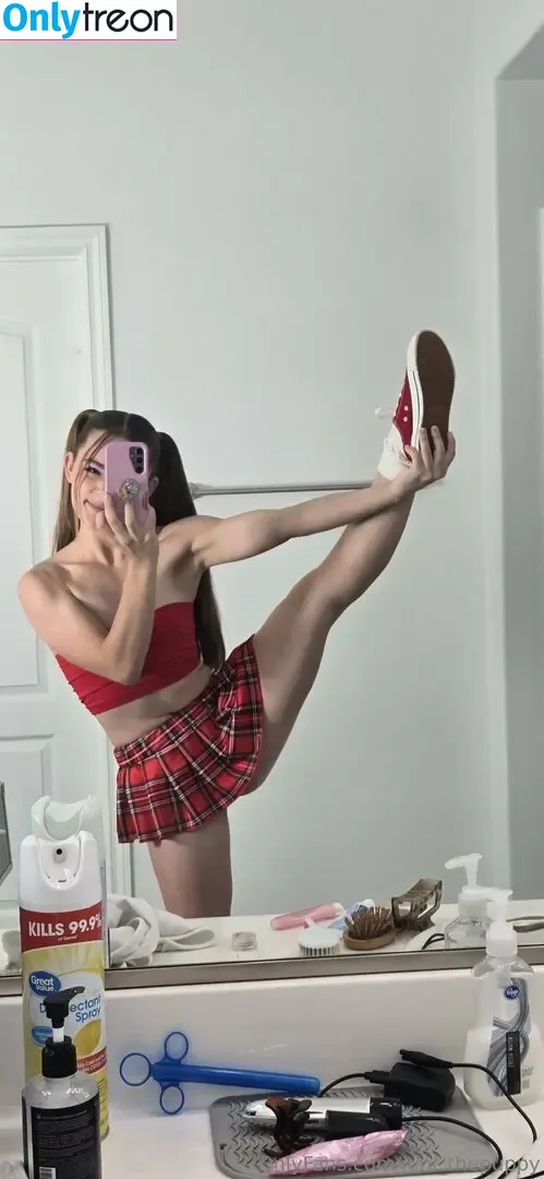 Juniper Ren nude photo #0821 (PetiteComer / PlaywithJuni / Pup_JuniperRen / juni_thepuppy)