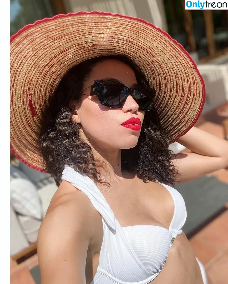 Jurnee Smollett nude photo #0065 (jurneesmollett)