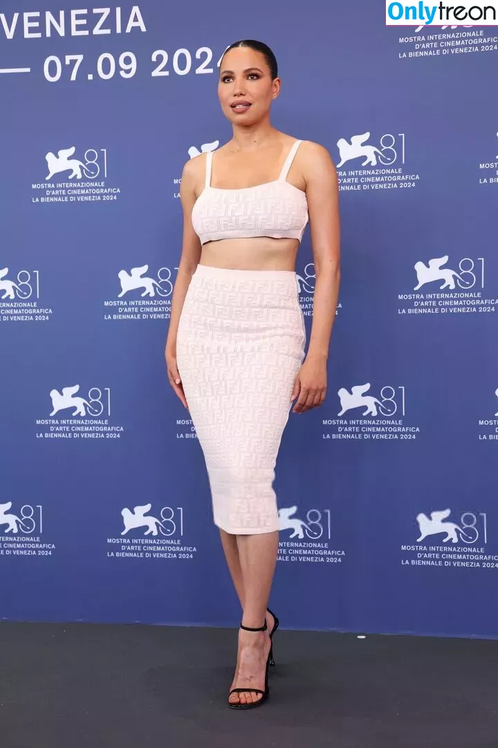 Jurnee Smollett голая photo #0220 (jurneesmollett)