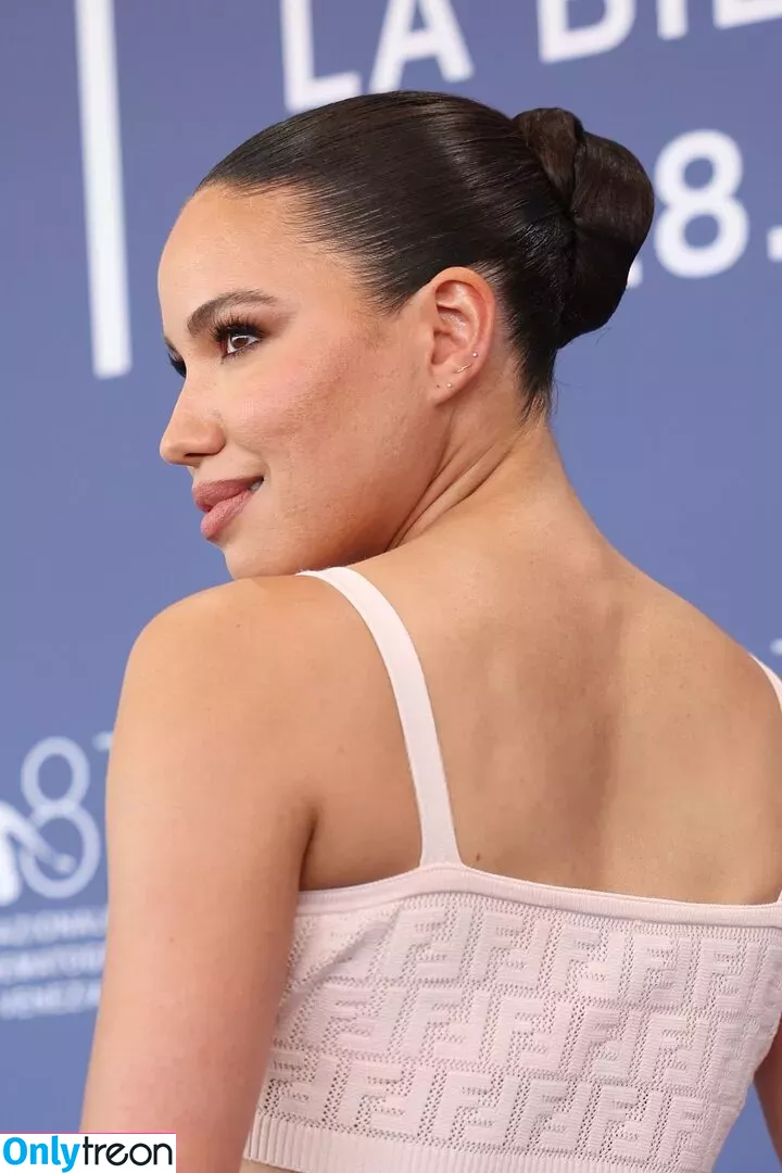 Jurnee Smollett голая photo #0221 (jurneesmollett)