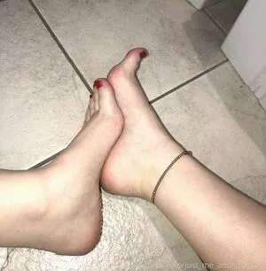 just_me_and_my_feet / ccandherfeet nude photo #0005