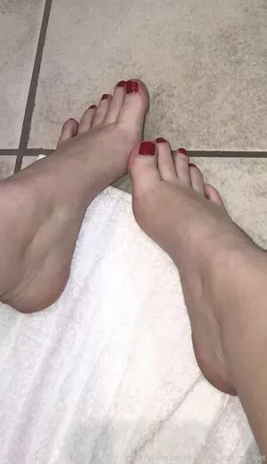 just_me_and_my_feet / ccandherfeet nude photo #0007