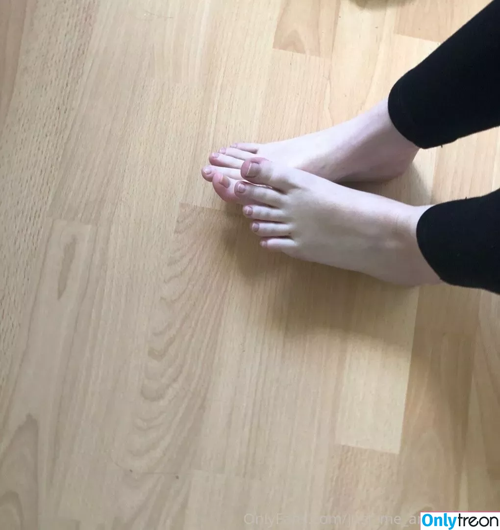 just_me_and_my_feet nude photo #0001 (ccandherfeet)